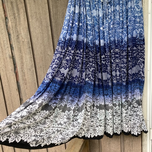 VINTAGE Skirt COLLECTIONS Floral Maxi Midi Boho Blue White Size Medium Stretches - Picture 9 of 10